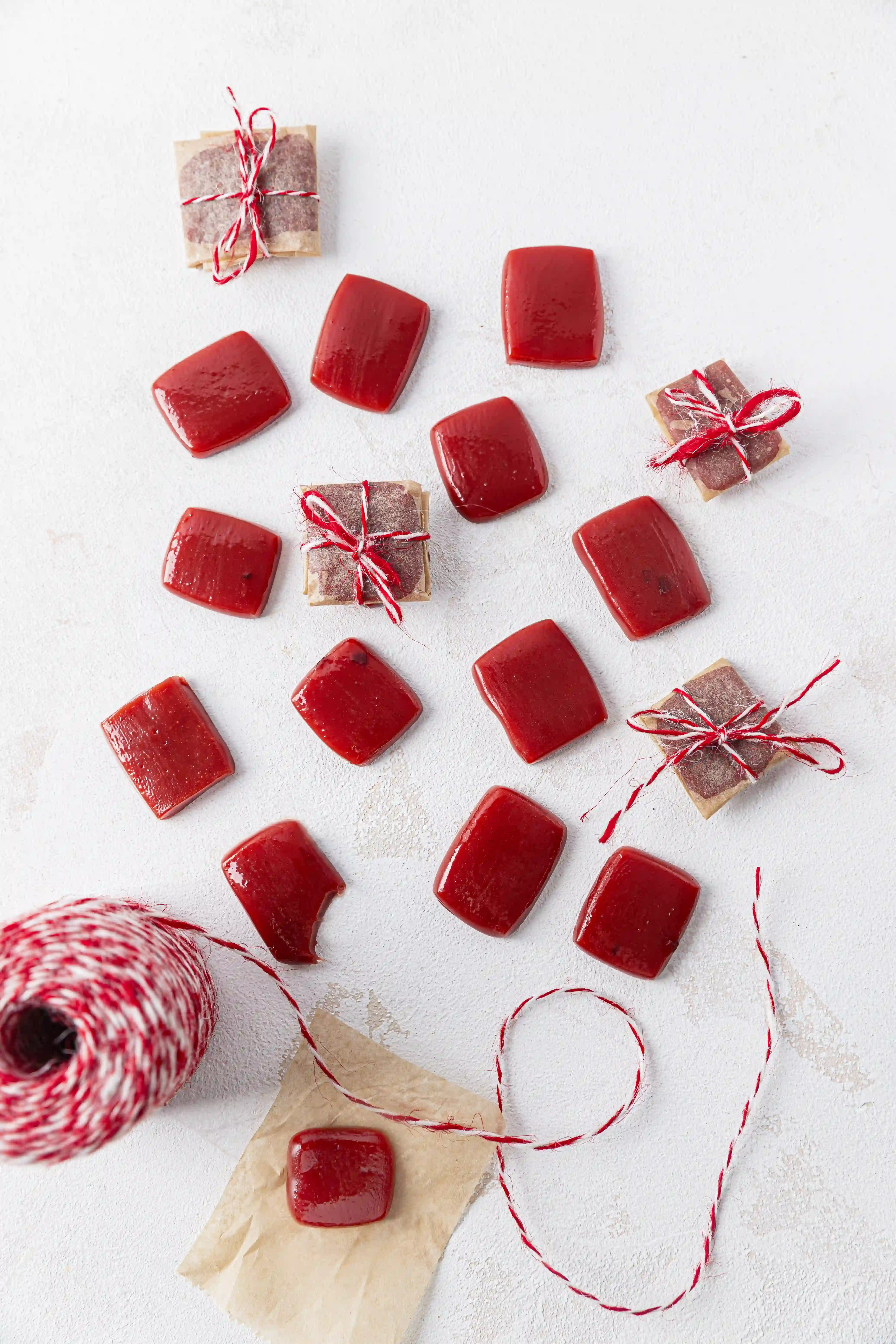 Caramels de grenade et cranberry, la confiserie acidulée à offrir pour Noël