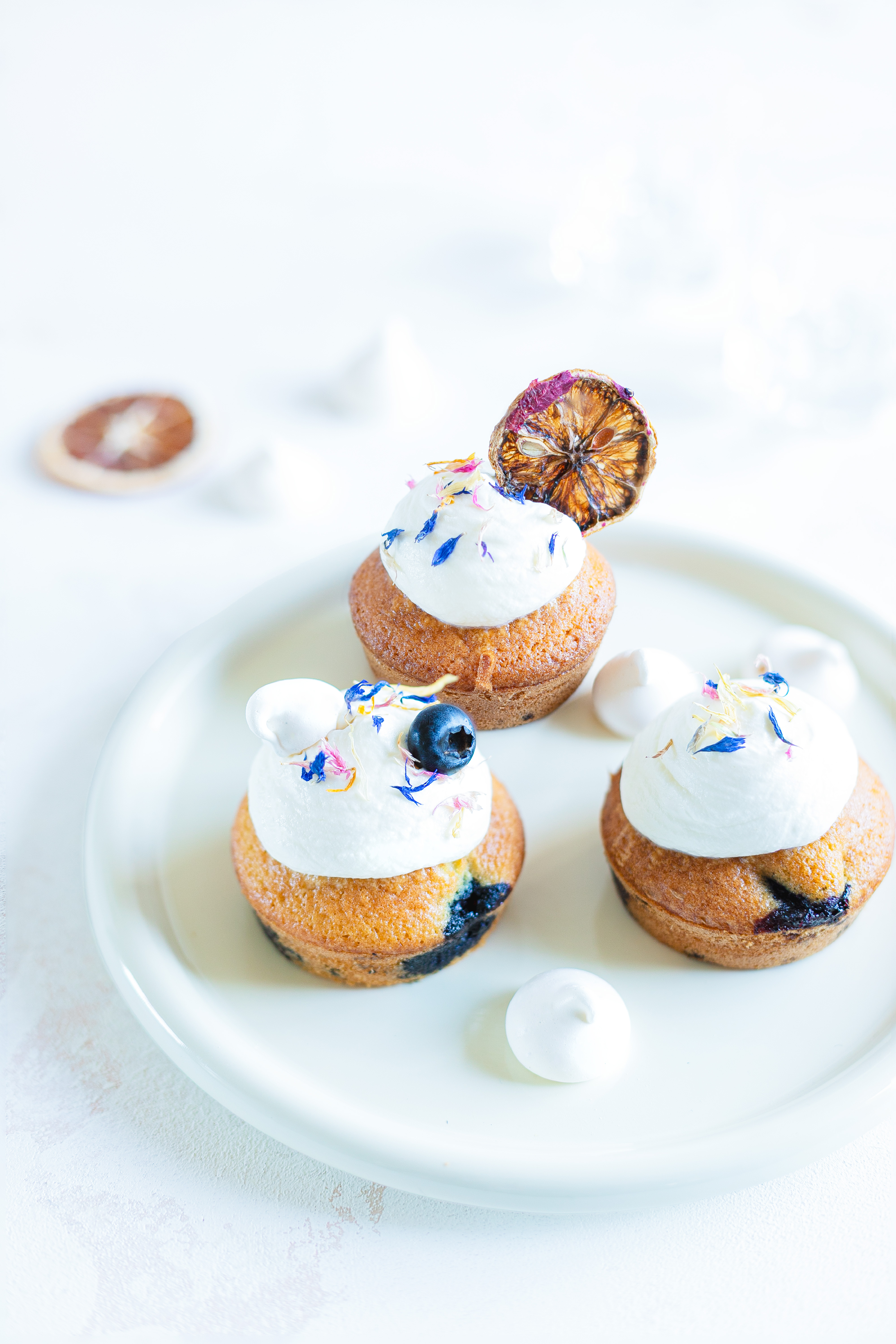 Muffins aux myrtilles, vanille et fleurs séchées