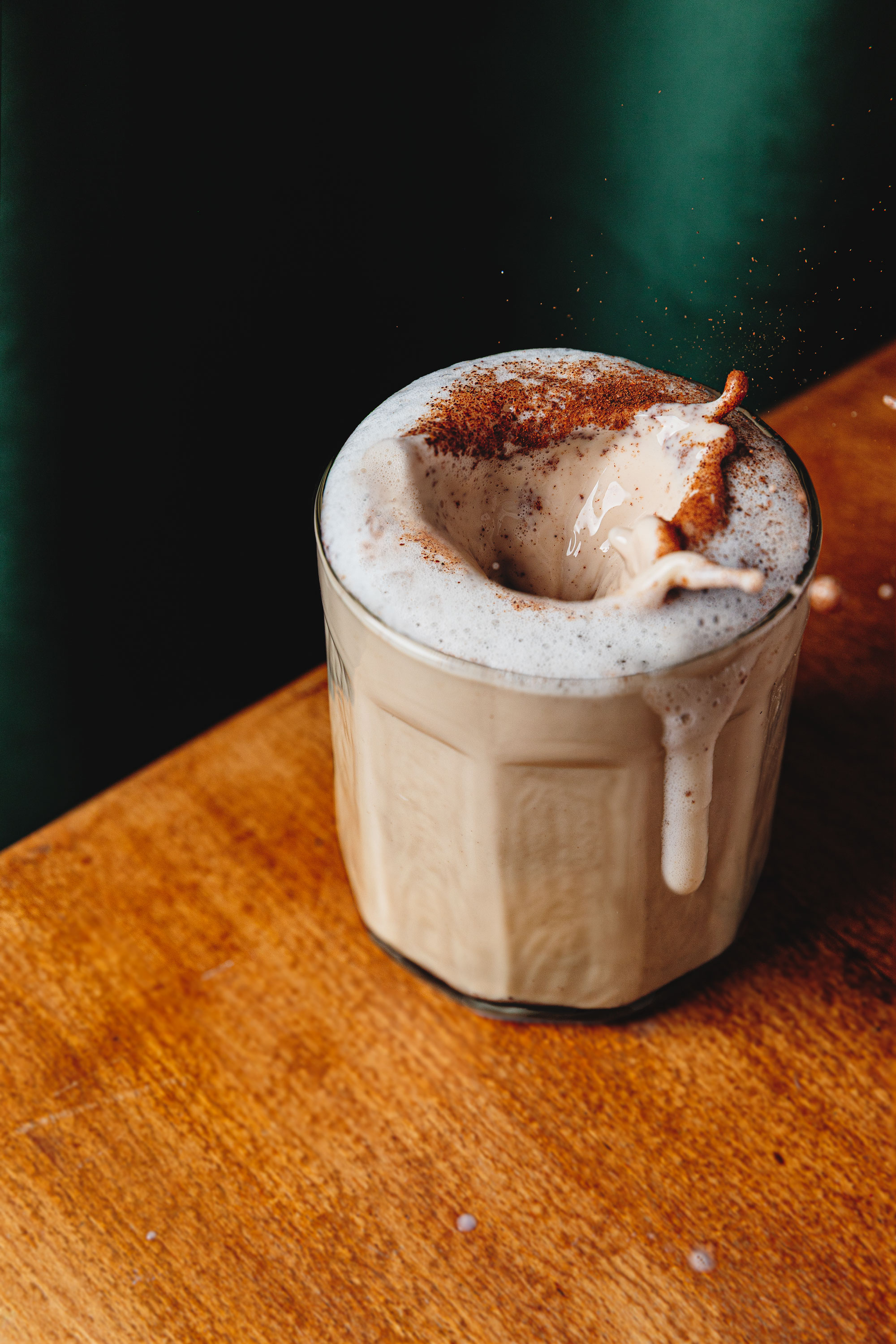 Chaï latte à la cardamome