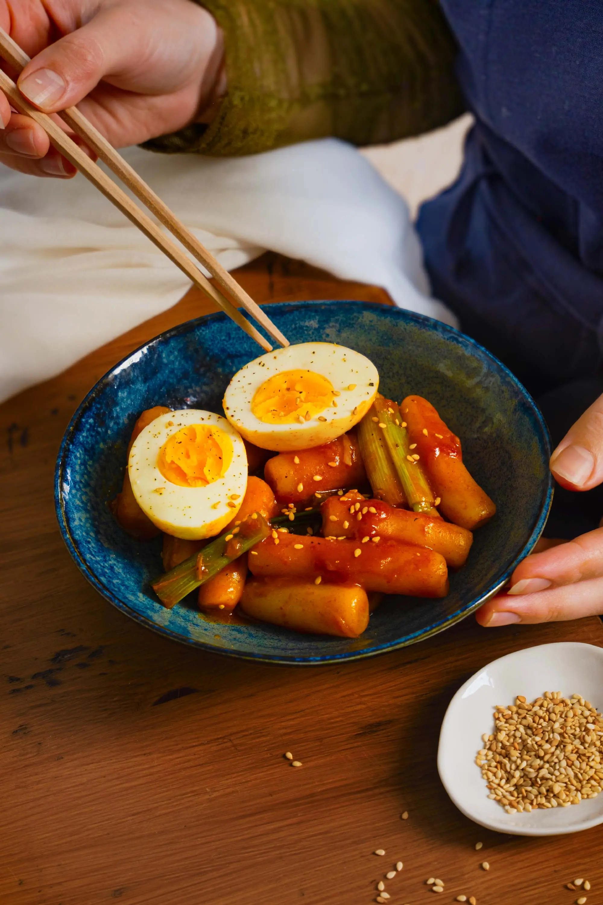 Tteokbokki maison : Gâteaux de riz coréens à la sauce épicée
